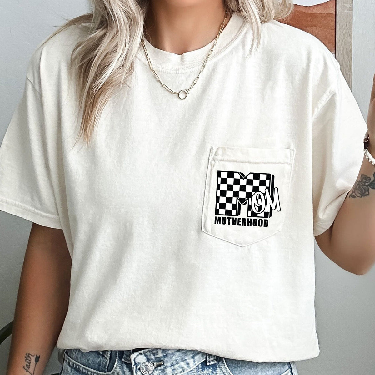 Retro Mom Pocket Tee
